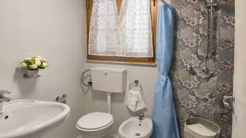 Doccia, asciugacapelli, bidet