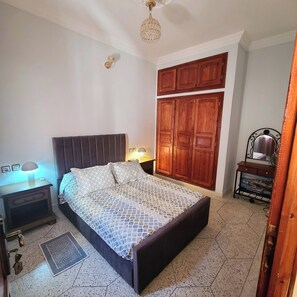 3 bedrooms, iron/ironing board, WiFi, bed sheets - House with Private Terrace and Pool in a Quiet Location, 10 Minutes from the Medina (Fès)