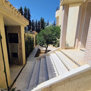 Property grounds - House with Private Terrace and Pool in a Quiet Location, 10 Minutes from the Medina (Fès)
