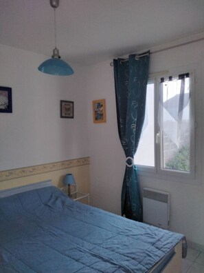2 Schlafzimmer, Bügeleisen/Bügelbrett