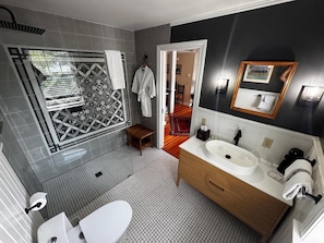 Suite, Balkon, eingeschränkter Meerblick | Badezimmer