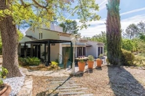 Exterior - Provence Villa, Air Conditioning, Swing Pool, Forest View, Snooker/Bollard/Whiskey Game Room (Peynier)