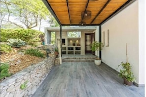 Exterior detail - Provence Villa, Air Conditioning, Swing Pool, Tennis, St. Victoire & Forest View, Snooker, Whiskey Bar (Peynier)