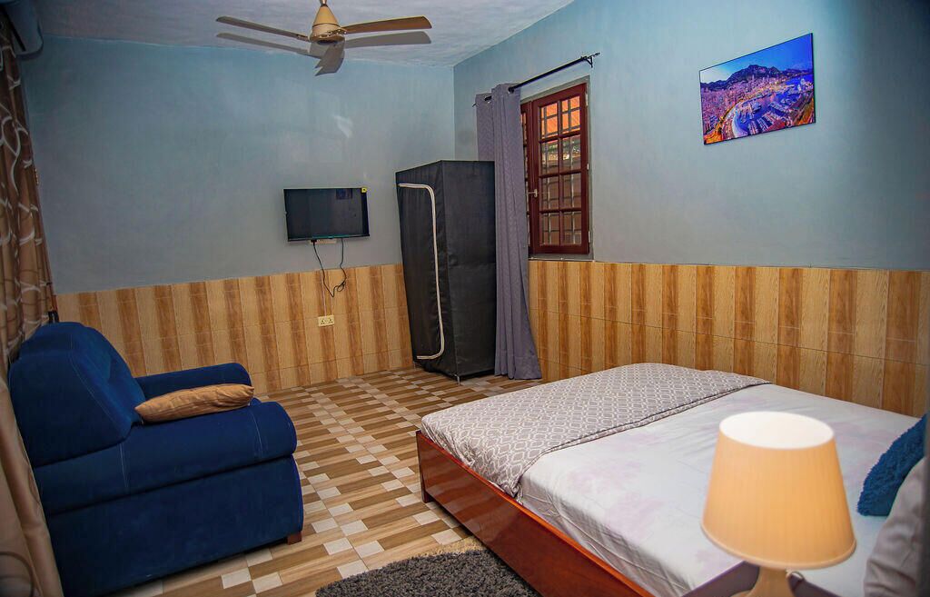 Single Room, 1 Queen Bed, Private Bathroom | Premium bedding, desk, WiFi (free), bed sheets