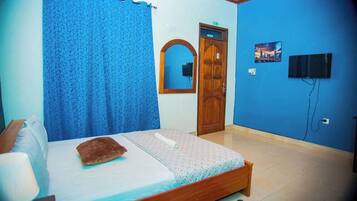 Premium bedding, desk, WiFi (free), bed sheets