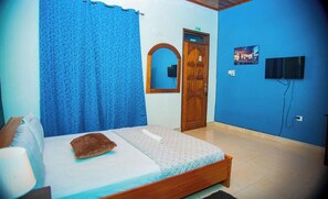Premium bedding, desk, free WiFi, bed sheets - LE MIA KD LODGE (Sekondi-Takoradi)