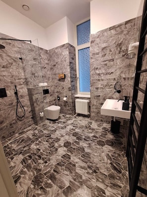 Classic Double Room, Courtyard View | Bathroom - THE 8 HOTEL BUDAPEST (Budapest)