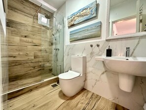 Family Apartment, Mountain View | Bathroom | Shower, towels, soap, toilet paper - Angel Apartments (Sutomore)