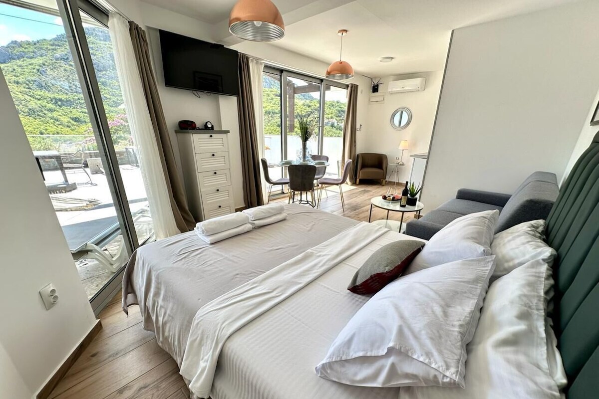 Superior Penthouse, Patio, Mountain View | WiFi (free)