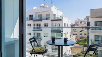 Apartment, Balcony, Beach View | Outdoor dining