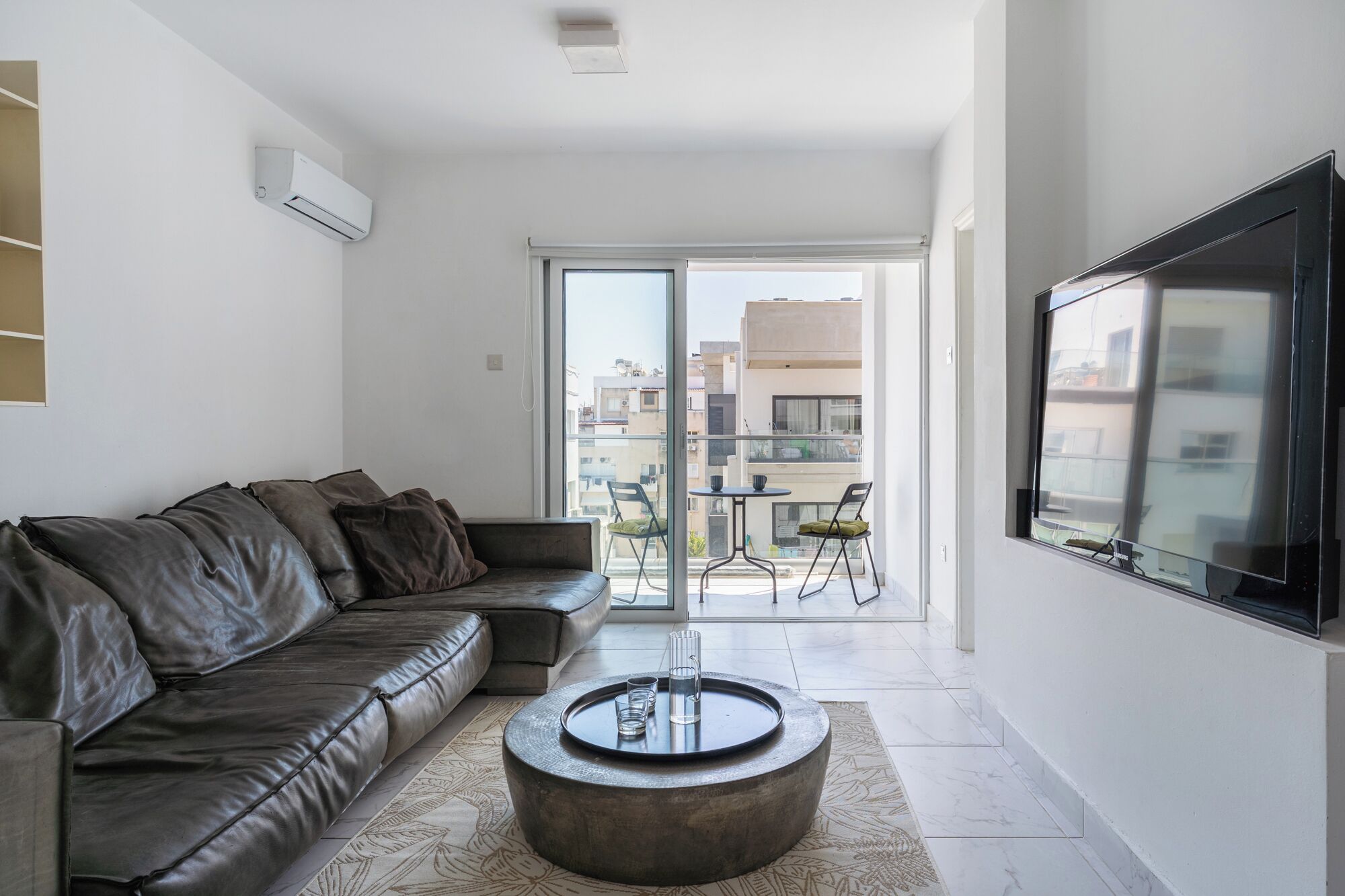 Apartment, Balcony, Beach View | Living area