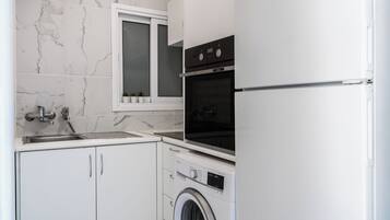 Appartement, balcon, vue sur la plage | Cuisine privée