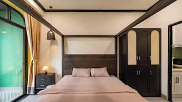 Deluxe Twin Room, Courtyard View | Desk, laptop workspace, free WiFi