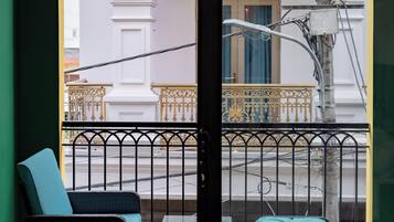 Deluxe Double Room, 1 Queen Bed, City View | Interior