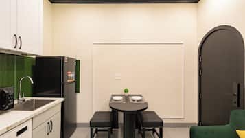 Kamar Double Deluks, 1 Tempat Tidur Queen, pemandangan kota | Interior