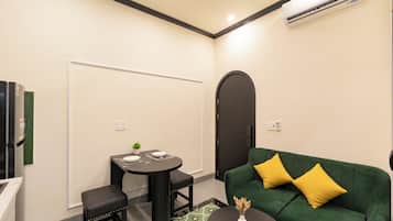 Chambre Double Deluxe, 1 grand lit, vue ville | Intérieur