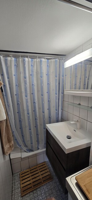 Bathroom - Vrbo Property (Krummendeich)