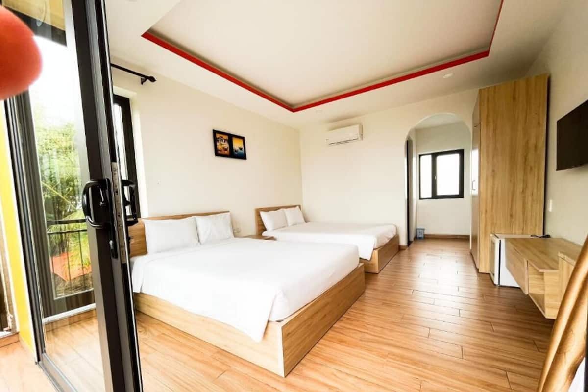 Standard Quadruple Room | Desk, WiFi (free)