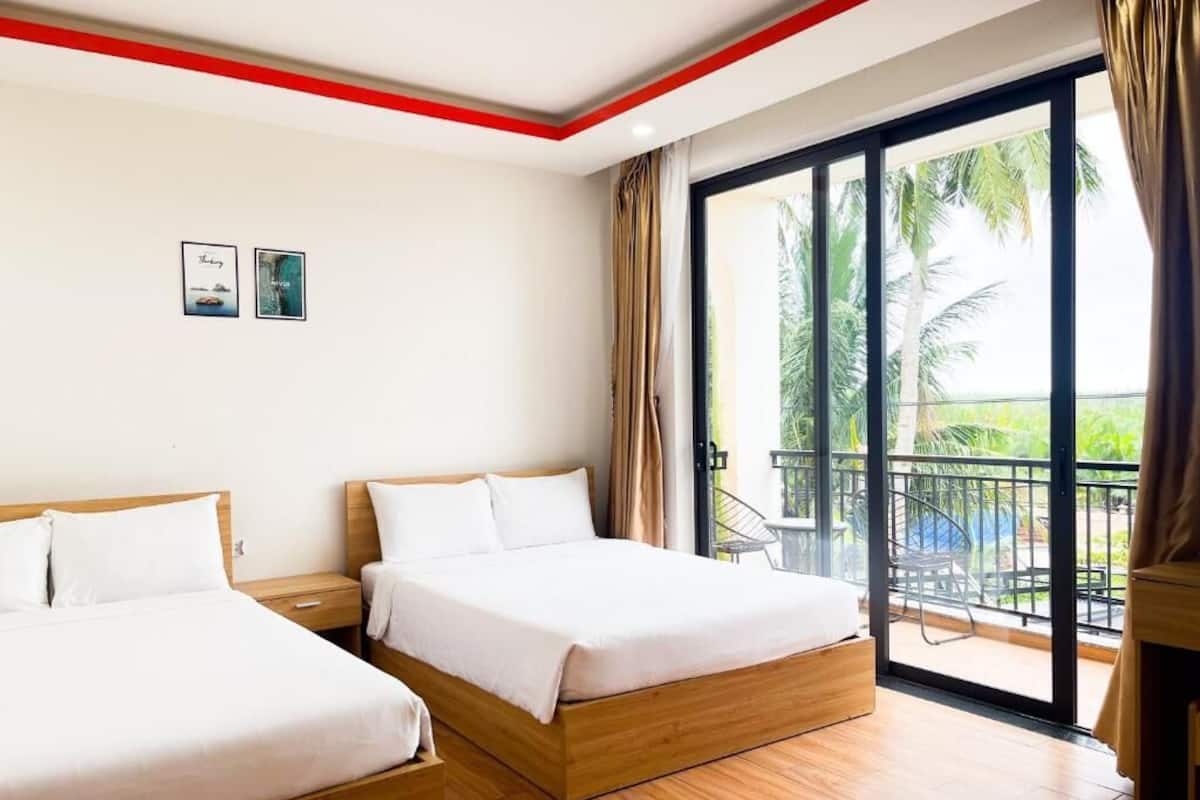 Deluxe Quadruple Room, Balcony | Desk, WiFi (free)
