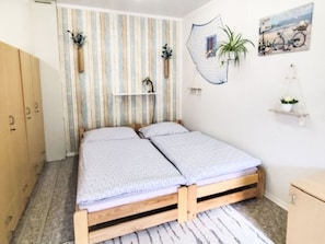1 bedroom, travel crib, WiFi (free)