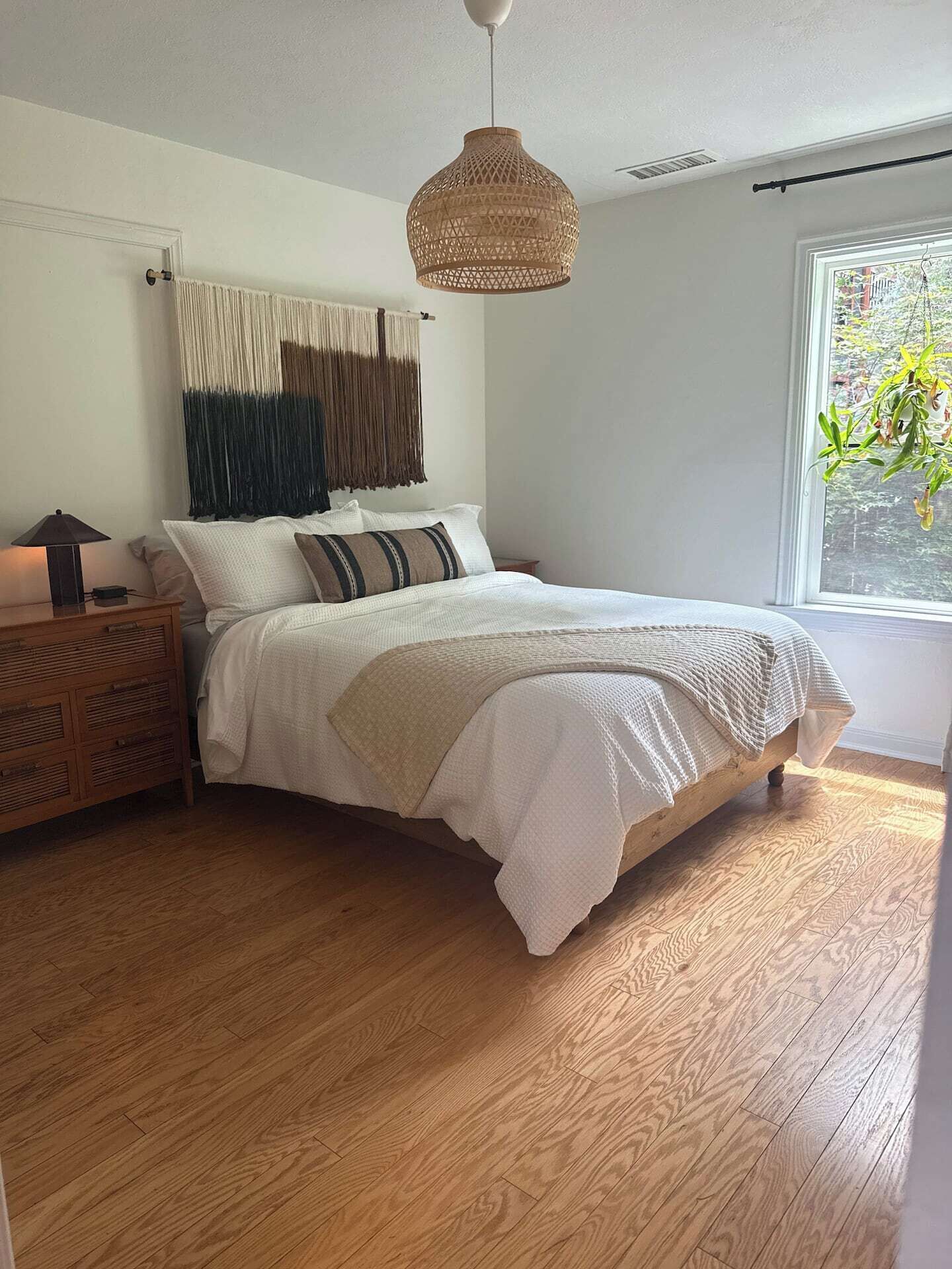 Iron/ironing board, WiFi (free), bed sheets
