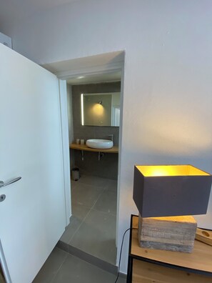 Towels, toilet paper - Vrbo Property (Liguria)