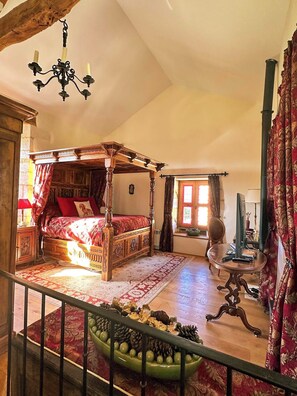 Room - Newly restored 15th Century Chapel at Chateau de Cezerac with gorgeous pool. (Montayral)