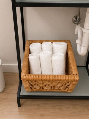 Bathroom amenities - Chic Studio Near Downtown, Hospitals & Stadiums (Detroit)