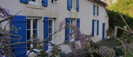 Casa, varanda, vista para o jardim | Área da propriedade