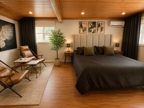 4 bedrooms, iron/ironing board, WiFi, bed sheets - Luxury residence on the shores of Lake Cloutier. (Sainte-Béatrix)