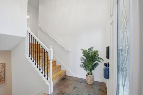 4BR + Office + Gym | Peek-a-boo Lake View | Turf