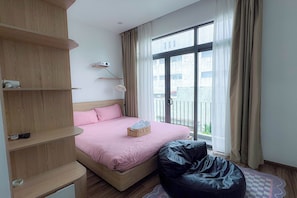 Deluxe Double Room, Balcony | Desk, laptop workspace, free WiFi - NHÀ TRONG NGÕ (Ngu Hanh Son)