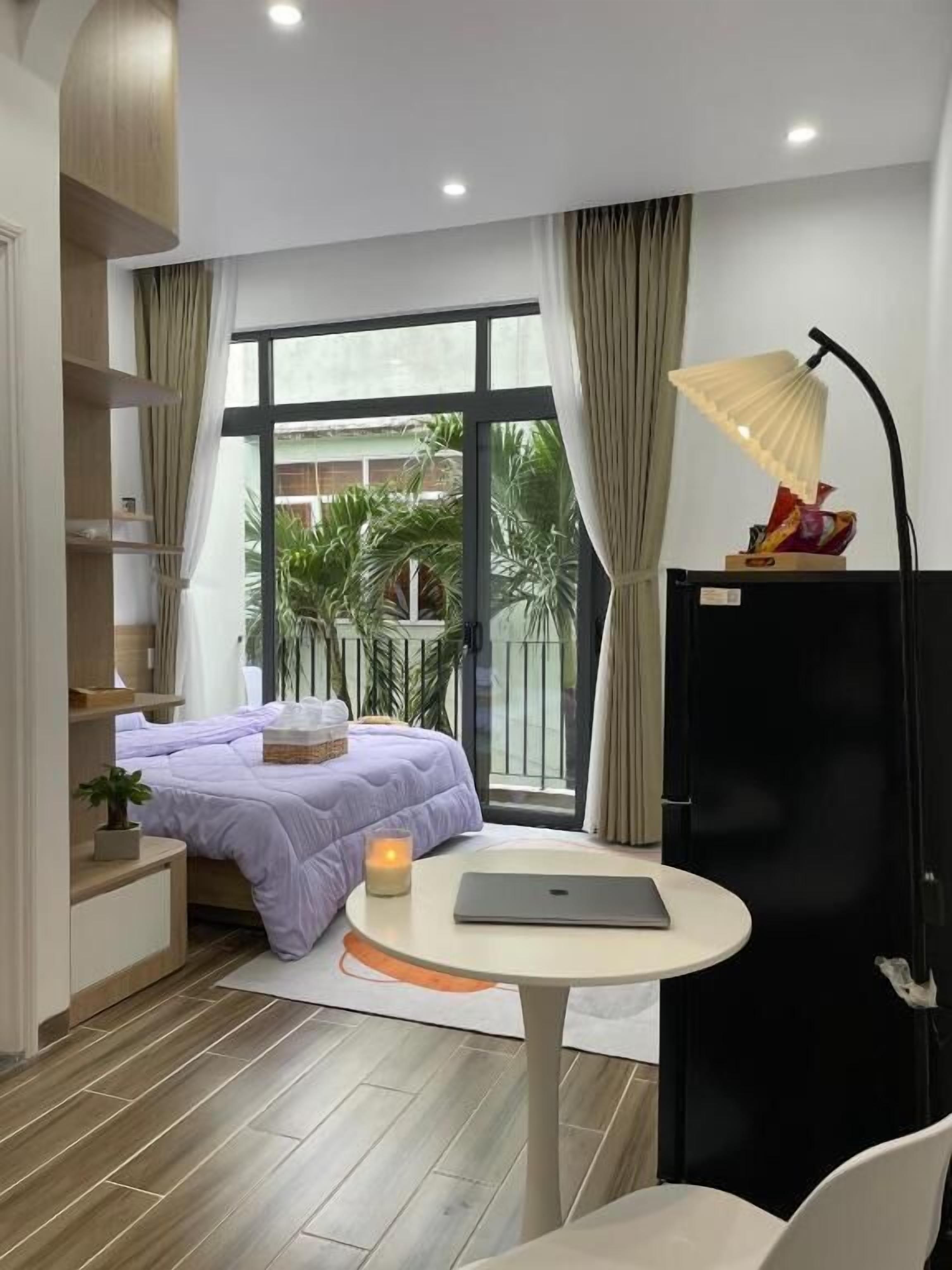 Signature Studio | Desk, laptop workspace, free WiFi
