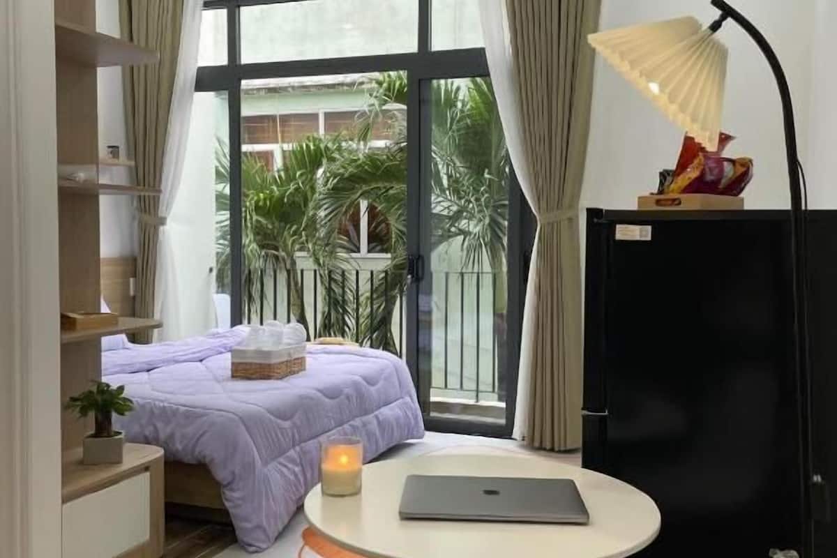 Signature Studio | Desk, laptop workspace, free WiFi