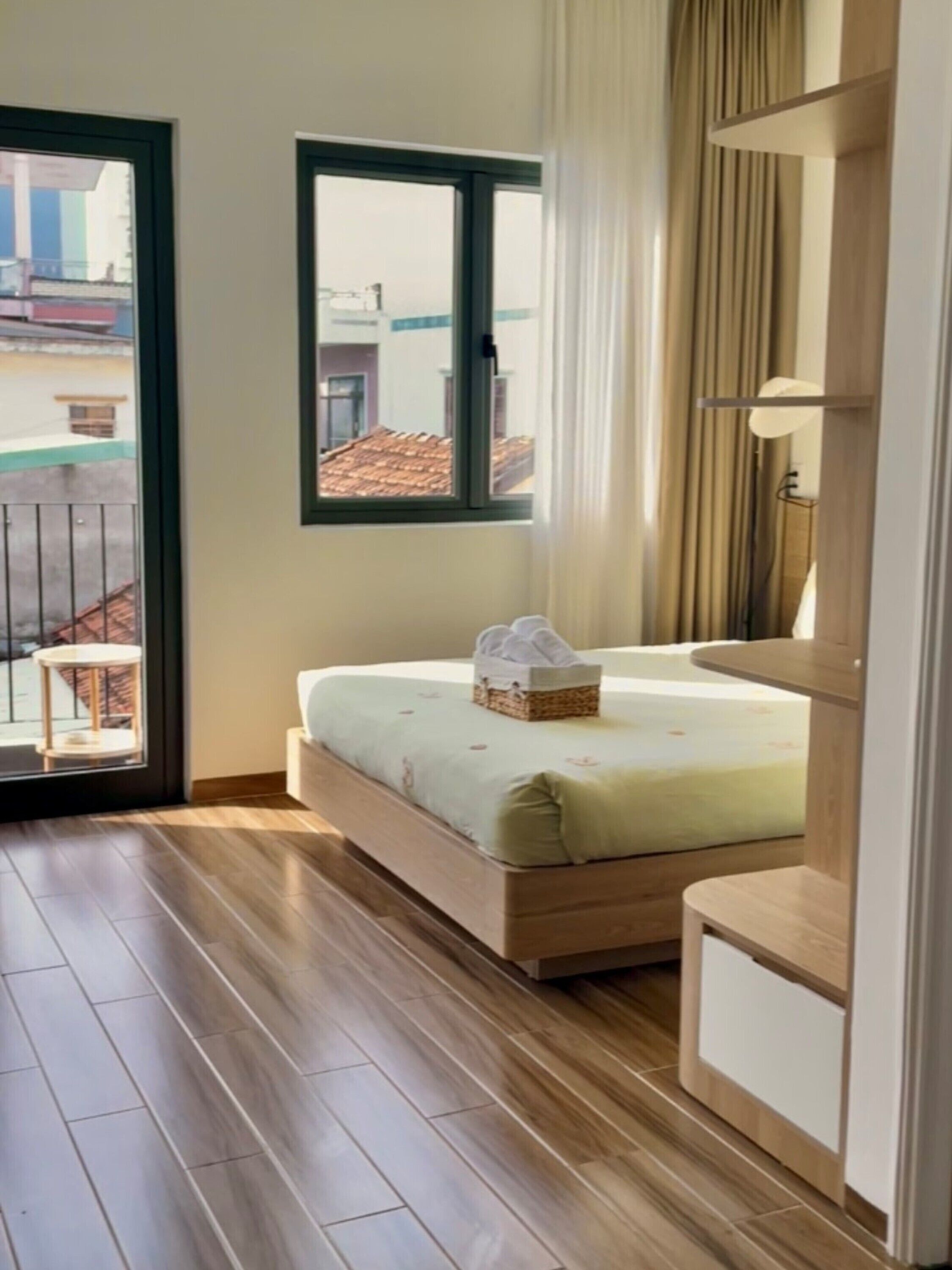 Estudio Prestigio | Escritorio, espacio para trabajar con laptop y wifi gratis 