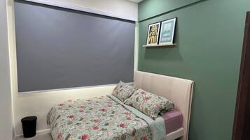 3 bedrooms, iron/ironing board, WiFi, bed sheets