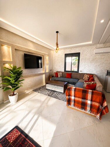 3-bedroom Villa with Privat Pool AC & Sauna in Igbar Izdar
