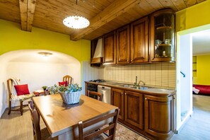Private kitchen - Cà dal Maestar, Nature, Hiking, and Relaxation - Valstrona - By Guestaly (Valstrona)