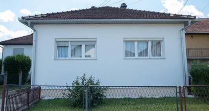Alba House Bihac - Cozy 2-bedroom house in delightful Bihać with AC