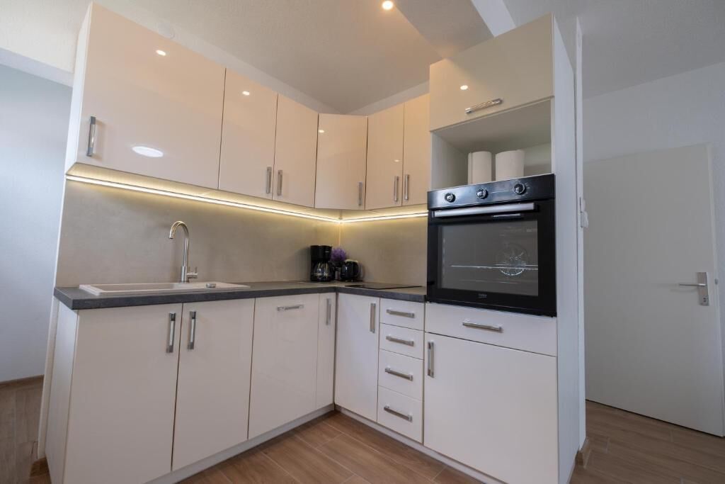 Coffee/tea maker, fridge, microwave, oven