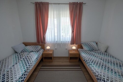 Alba House Bihac - Cozy 2-bedroom house in delightful Bihać with AC