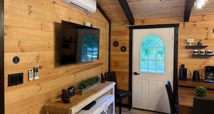 Brand-new Log Cabin On The Creek, Direct Windrock Trial Access Sleep 8