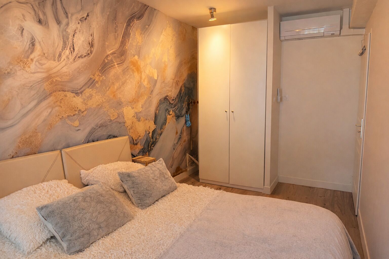 2 quartos, ferros/tábuas de passar roupa, Wi-Fi, roupa de cama