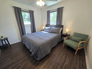 3 bedrooms, iron/ironing board, WiFi, bed sheets