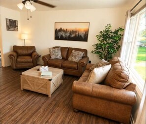 Living area - Cozy Warsaw Stay Near Winona Lake & Trails (Warsaw)