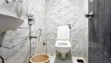 Classic Double Room | Bathroom | Shower, free toiletries, towels, soap