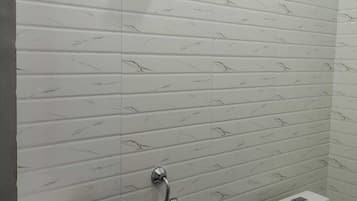 Doppia Classic | Bagno | Doccia, set di cortesia gratuito, asciugamani, sapone