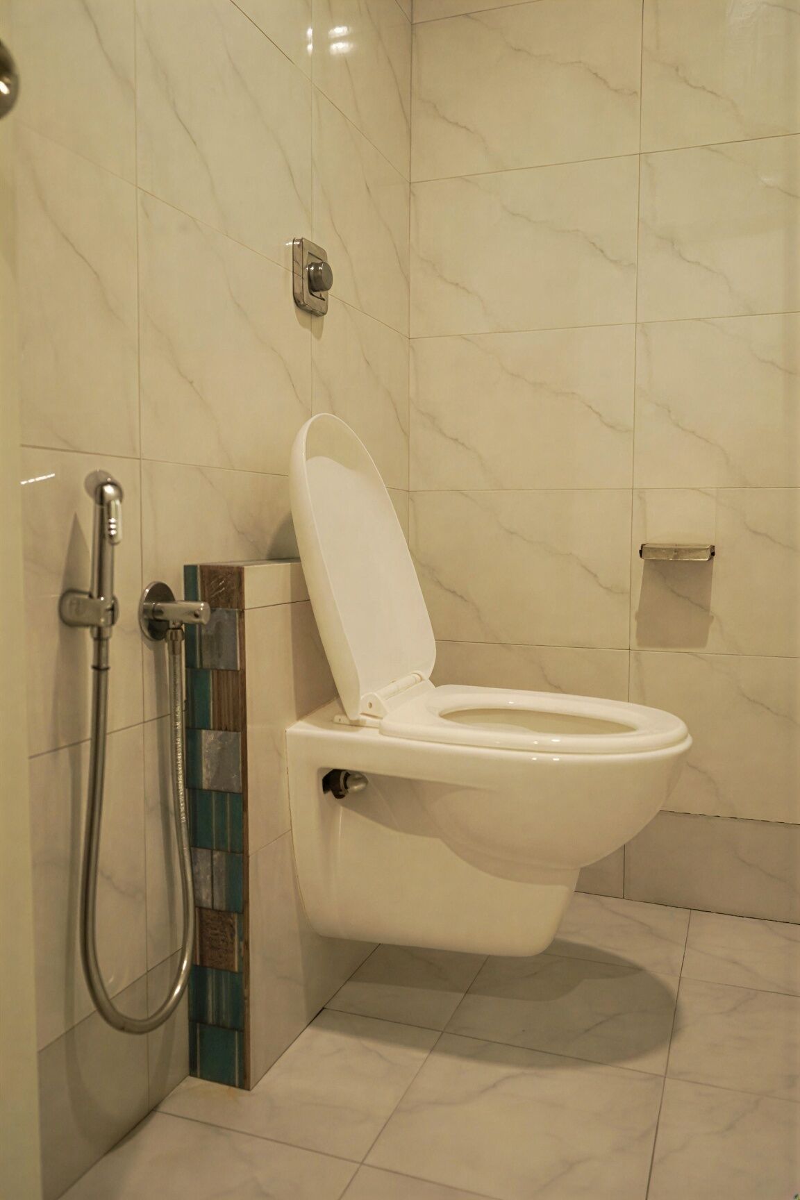 Ducha, artículos de higiene personal gratuitos, toallas y jabón