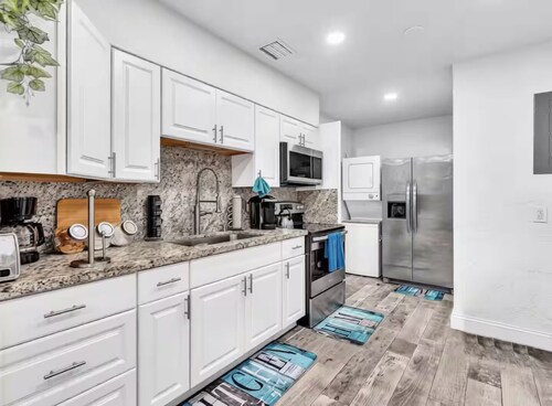 Villa 2 Miles Beach 7 beds Sleeps 12 BBQ 5min Big Easy Casino & Aventura Mall