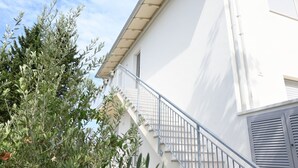 Exterior detail - S373 – Sirolo, new one-bedroom apartment with a/c, convenient to the beach (Sirolo)